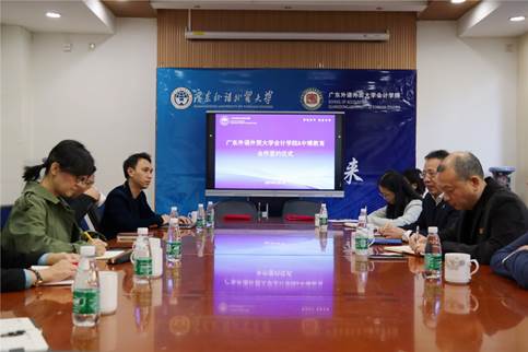 说明: E:\2 宣传\2 学院活动照片\20211201 百富策略bfball手机版+中博教育签约\选\IMG_2357.JPG
